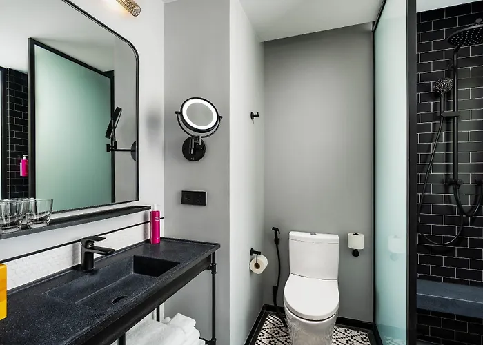 Moxy Ratchaprasong Hotel 4*