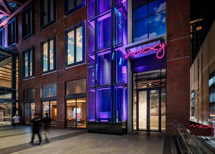 Moxy Ratchaprasong 4*