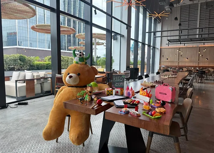 Moxy Ratchaprasong 4*